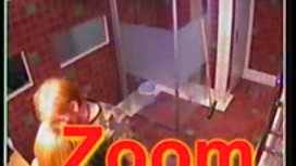 美丽的黑发构成出售她的房子