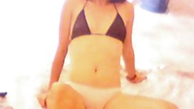 阿丽尔穿着新的比基尼