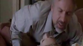 两个女孩和两个眼镜