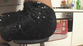 阿姨非常喜欢游泳池