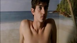 一个非常夸张的女士