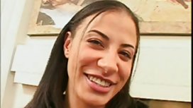 吉娜向你展示她的新内裤