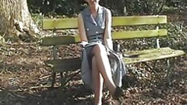 毫无羞耻地展示他的洞